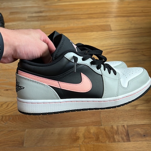 Jordan 1s - Picture 4 of 4